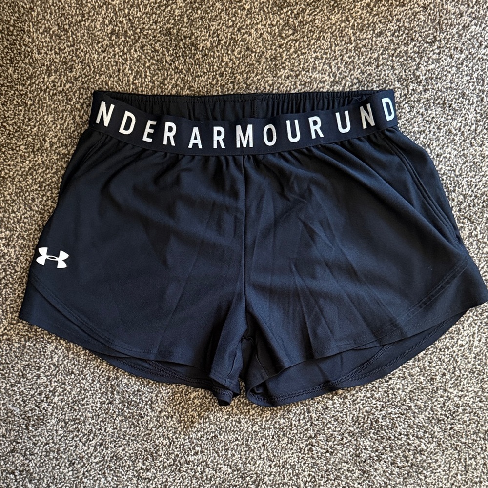 Under Armour Women's Black Athletic Shorts, Medium